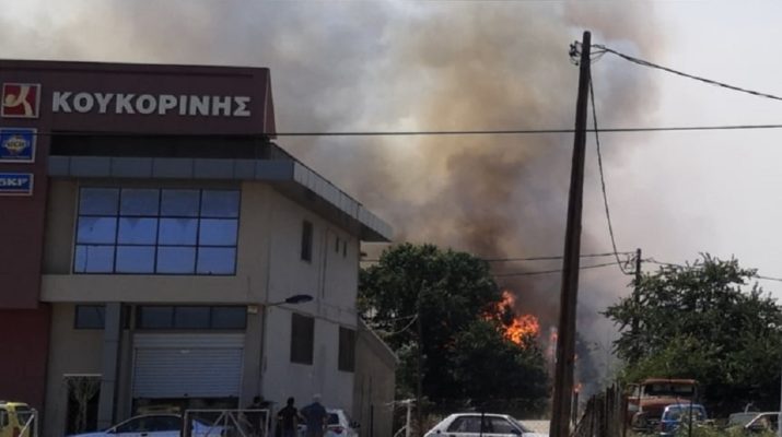 Πυρκαγιά στη Λάρισα – Συναγερμός στην Πυροσβεστική