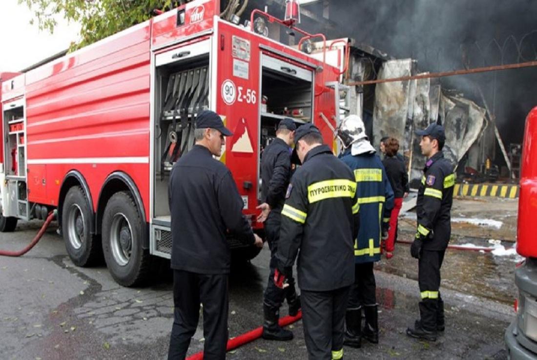 Κατεσβέσθη πυρκαγιά σε φανοποιείο αυτοκινήτων στο 6ο χιλιόμετρο της Ε.Ο. Ιωαννίνων-Αθηνών.