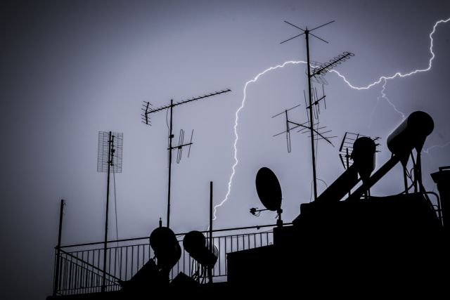 Οι κεραυνοί «σάρωσαν» την Ελλάδα – Έντονα καιρικά φαινόμενα και την Τετάρτη