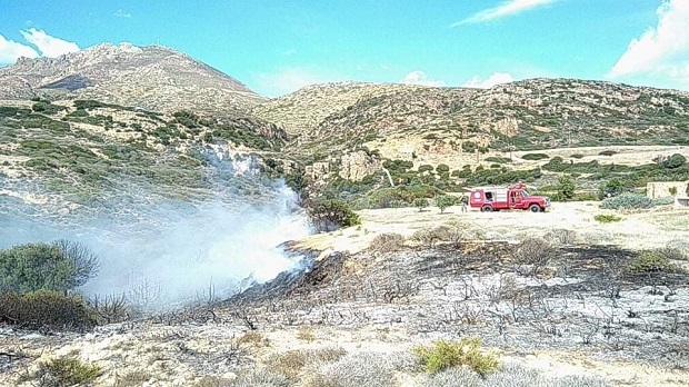 Πυρκαγιά στα Ψαθάδικα της Μήλου