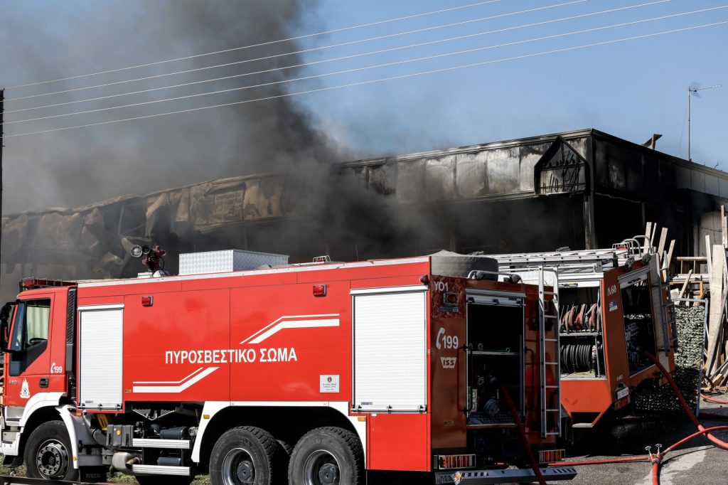 Πυρκαγιά σε ισόγειο επαγγελματικό χώρο στον Πειραιά