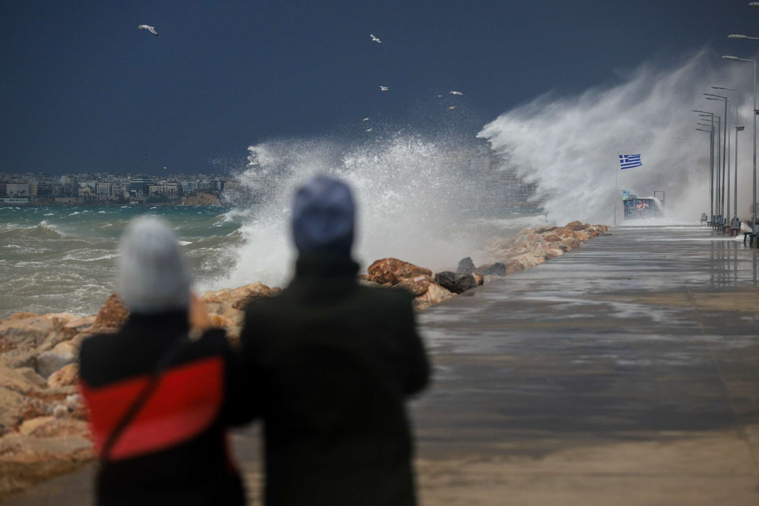 Έκτακτο δελτίο επιδείνωσης καιρού: Έρχονται βροχές, καταιγίδες και πυκνές χιονοπτώσεις