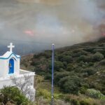 Σε ύφεση η μεγάλη πυρκαγιά στην Άνδρο: Επιχειρούν εκ νέου σήμερα εναέρια μέσα