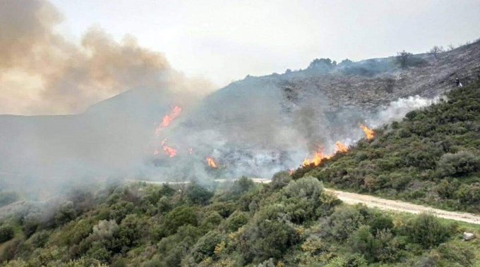 Υπό μερικό έλεγχο πυρκαγιά στο Μαλεβίζι Ηρακλείου