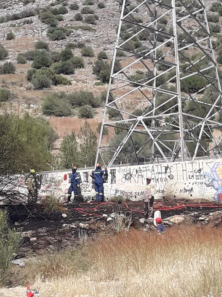 Πυρκαγιά σε χαμηλή βλάστηση στην Γλυφάδα