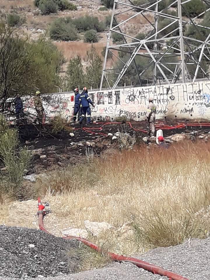 Πυρκαγιά σε χαμηλή βλάστηση στην Γλυφάδα