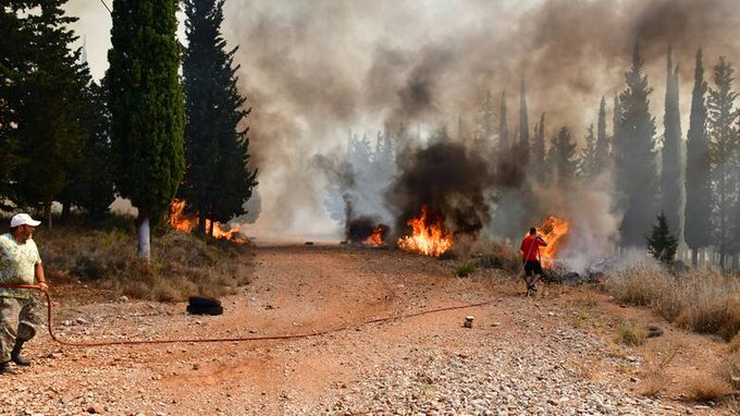 Πυρκαγιές στην Αχαΐα: Οριοθετήθηκε το μέτωπο στη Δροσιά – Σε ύφεση η πυρκαγιά στην Ελεκίστρα