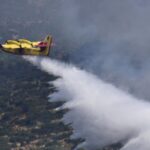 Σε εξέλιξη η μεγάλη πυρκαγιά στο Καλέντζι Κορινθίας