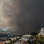 Πυρκαγιά στη Βαρυμπόμπη - Εκκενώνεται ο οικισμός Αδάμες