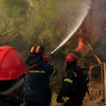 Ιεράπετρα: Υπό μερικό έλεγχο η πυρκαγιά κοντά στον οικισμό Επισκοπή