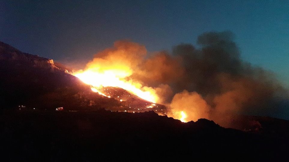 Ήπειρος: Σε εξέλιξη πυρκαγιά στην περιοχή μεταξύ Βωβούσας Διστράτου και Περιβολίου