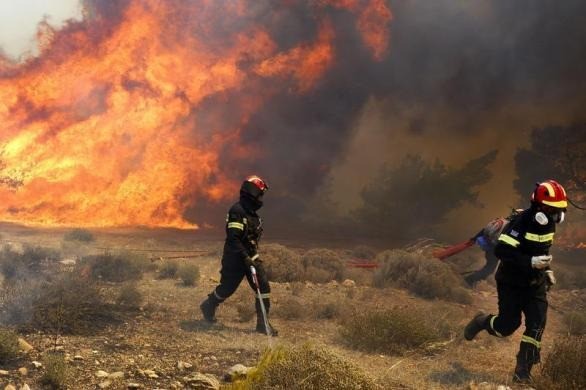 Δασική πυρκαγιά στην περιοχή Καλιακούδα στο Καρπενήσι