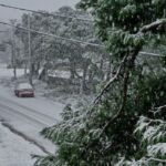 Διακοπή κυκλοφορίας λόγω χιονόπτωσης σε λεωφόρο Πάρνηθος και Φυλής