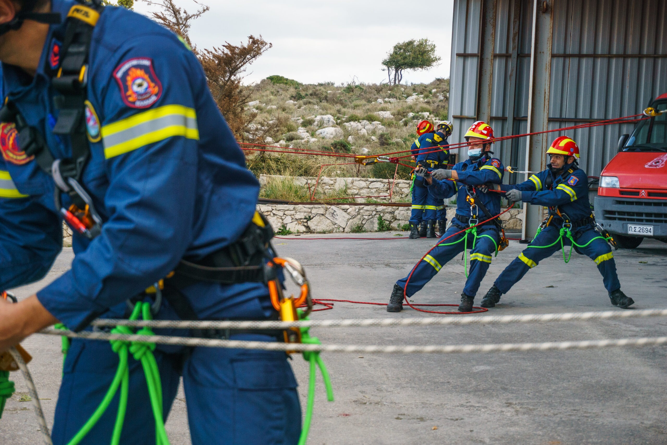 Π.Σ.-Εκπαίδευση για εργασία σε ύψος με χρήση σκοινιών σε βιομηχανικό περιβάλλον (Φωτό & Βίντεο)