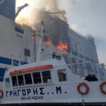 Αναζωπυρώθηκε η πυρκαγιά στο πλοίο Euroferry Olympia.(βίντεο)