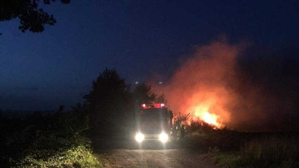 Πυρκαγιά εν υπαίθρω στη Σίνδο Θεσσαλονίκης