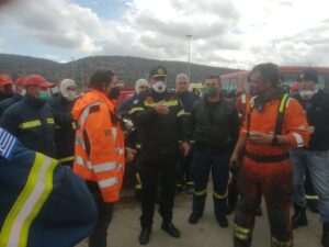 Euroferry Olympia: Στο πλευρό των πυροσβεστών ο πρόεδρος της Ε.Υ.Π.Σ. Βασίλης Φερτάκης