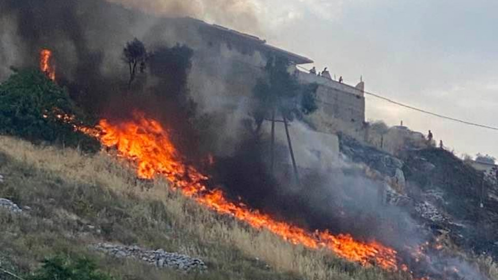 Πυρκαγιά σε πλάγια στον Κορυδαλλό Αττικής