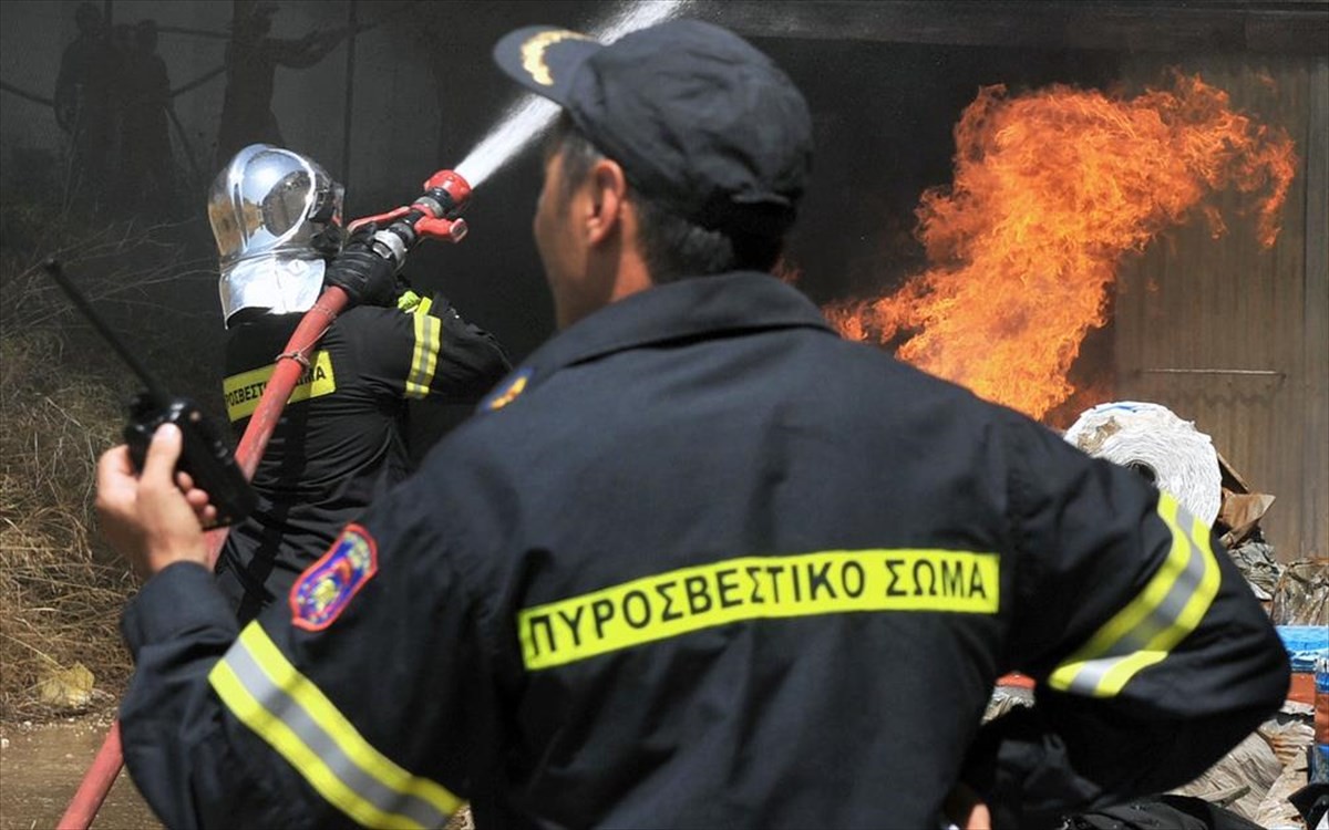 Πυρκαγιά σε κατοικία στο Θεριακήσι Ιωαννίνων - Στο νοσοκομείο ζευγάρι ηλικιωμένων