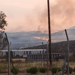 Πυρκαγιά σε χορτολιβαδική έκταση ΤΩΡΑ στη Μαγούλα Αττικής (Φωτό)