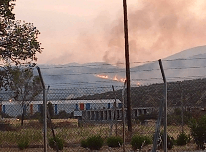 Πυρκαγιά σε χορτολιβαδική έκταση ΤΩΡΑ στη Μαγούλα Αττικής (Φωτό)