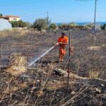 Πυρκαγιά σε οικόπεδικο χώρο στην Κάρυστο (Φωτό)