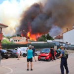 Μεγάλη δασική πυρκαγιά έξω από την πόλη Pula στην Κροατία (Βίντεο)