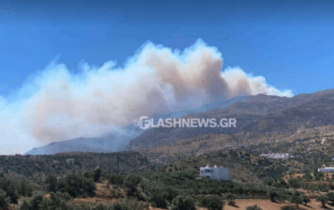 Μεγάλη αναζωπύρωση της πυρκαγιάς στις Μέλαμπες Ρέθυμνου (Βίντεο)