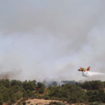 Πυρκαγιά στη Λέσβο: Μαίνεται η πυρκαγιά στα Βατερά - Το μέτωπο κινείται προς Βρίσα