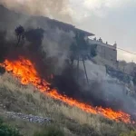 Μεγάλη πυρκαγιά σε εξέλιξη σε χαμηλή βλάστηση στον Κορυδαλλό