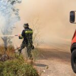 Πυρκαγιά σε εξέλιξη σε χαμηλή βλάστηση στο Κορωπί Αττικής