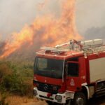 Πυρκαγιά σε χαμηλή βλάστηση στη Σαλαμίνα - Κινητοποιήθηκαν επίγειες και εναέριες δυνάμεις