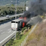 Πυρκαγιά σε νταλίκα στη θέση Μπελούσι Χρυσοβεργίου Αιτωλοακαρνανίας (Φωτό)