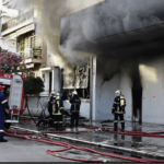 Πυρκαγιά σε χώρο εμπορίου στη συμβολή των οδών Αχαρνών και Κων. Καβάφη στην Αθήνα