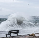 Καιρός: Με θυελλώδεις άνεμους στο Αιγαίο και πτώση της θερμοκρασίας ξεκινάει η βδομάδα