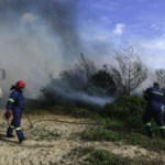 Πυρκαγιά σε οικοπεδική έκταση επί του ΒΟΑΚ στον Πλατανιά Χανίων