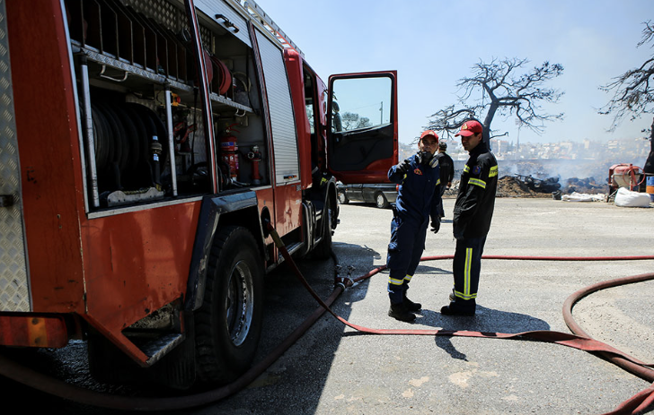 Θεσσαλονίκη: Πυρκαγιά σε αποθήκη με άχυρα ανάμεσα στα Μάλγαρα και στη Χαλάστρα