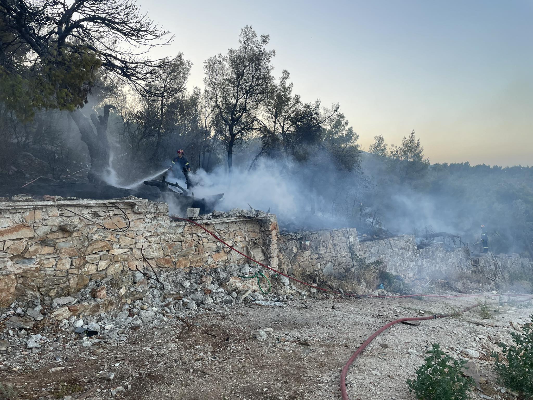 Άμεσα τέθηκε υπό μερικό έλεγχο η πυρκαγιά στην Κηφισιά Αττικής