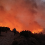 Μαίνονται οι πυρκαγιές σε Δ. Αττική, Κορινθία, Ρόδο & Λακωνία