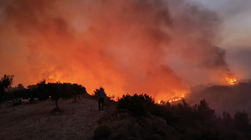 Μαίνονται οι πυρκαγιές σε Δ. Αττική, Κορινθία, Ρόδο & Λακωνία