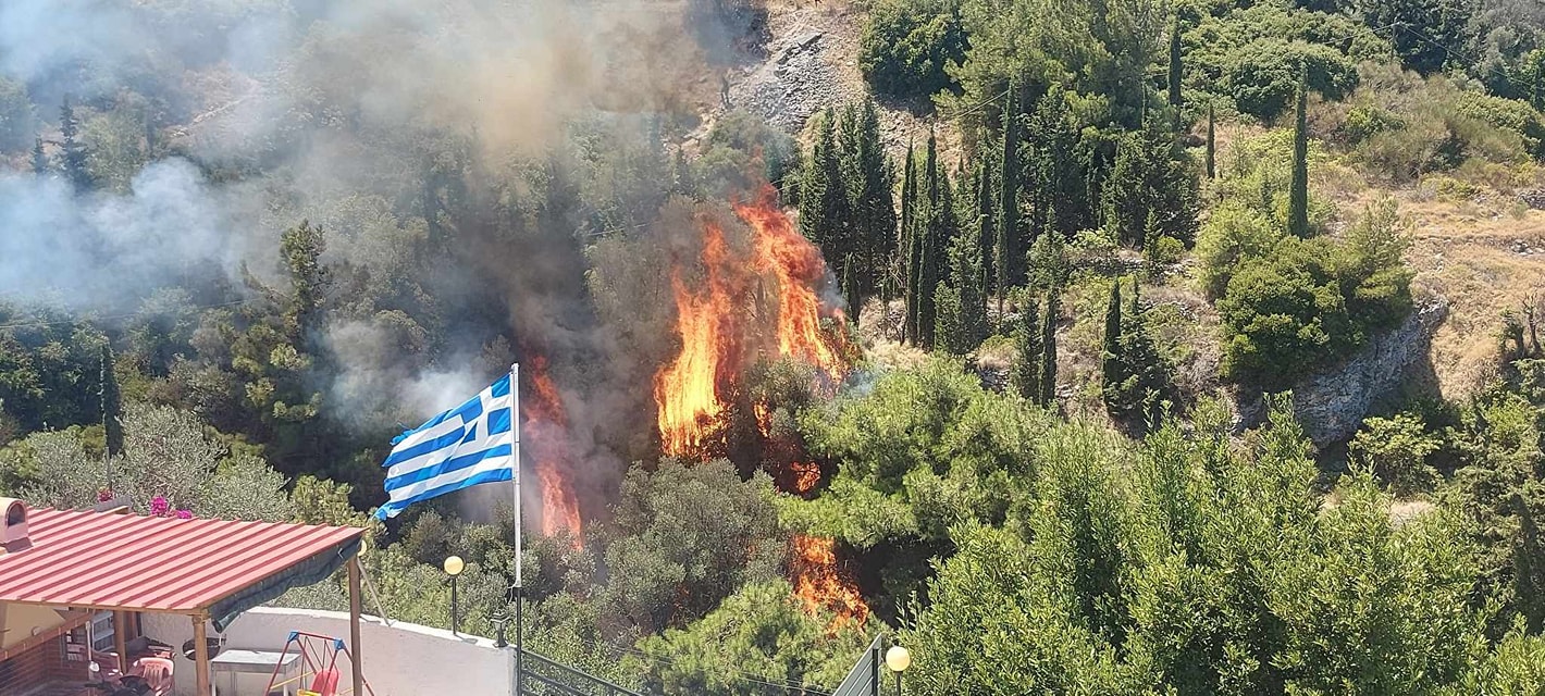 Πυρκαγιά σε δασική έκταση στο Μωραϊτοχώρι Σάμου