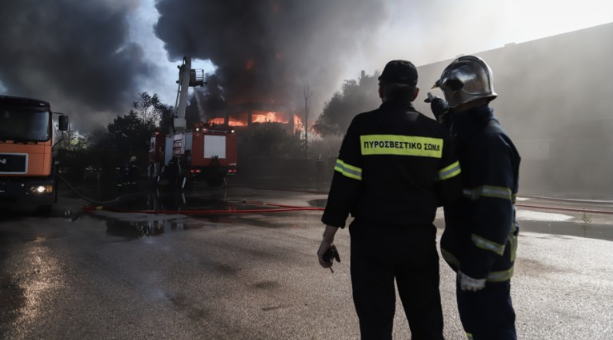 Πυρκαγιά σε χώρο επαγγελματικού κτηρίου επί της οδού Δελφών στην περιοχή του Ασπροπύργου Αττικής