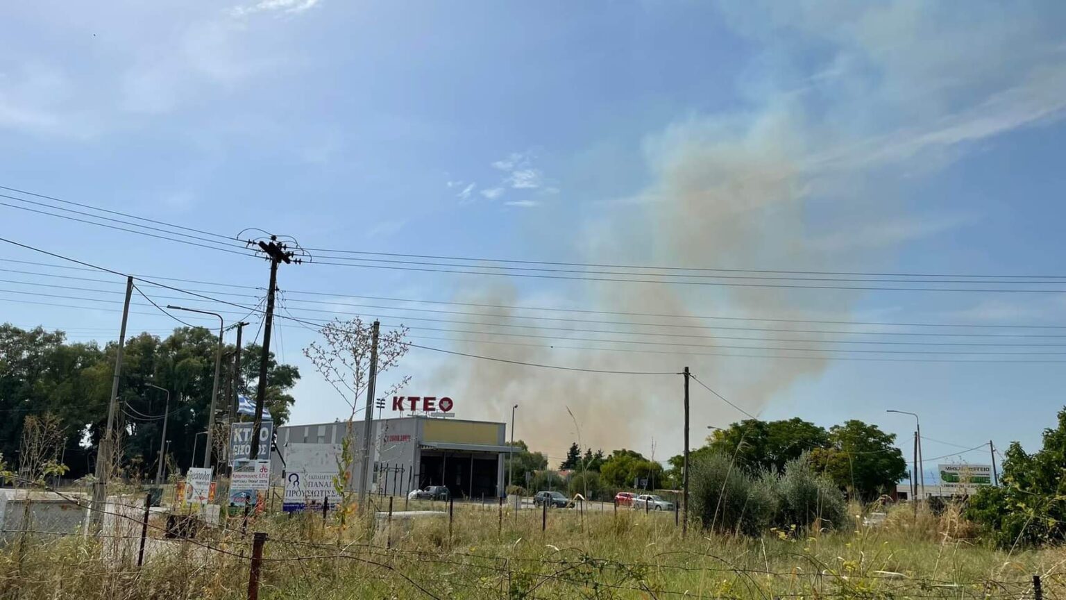 Πυρκαγιά σε χαμηλή βλάστηση στο Αγρίνιο Αιτωλοακαρνανίας