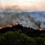 Μαίνεται για τρίτη ημέρα η πυρκαγιά στα Πιέρια Όρη – Κατευθύνεται προς Κοζάνη