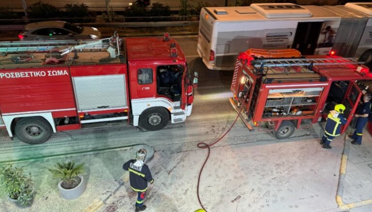 Πυρκαγιά σε Ι.Χ όχημα επί της οδού Αριστοβούλου στην Αθήνα