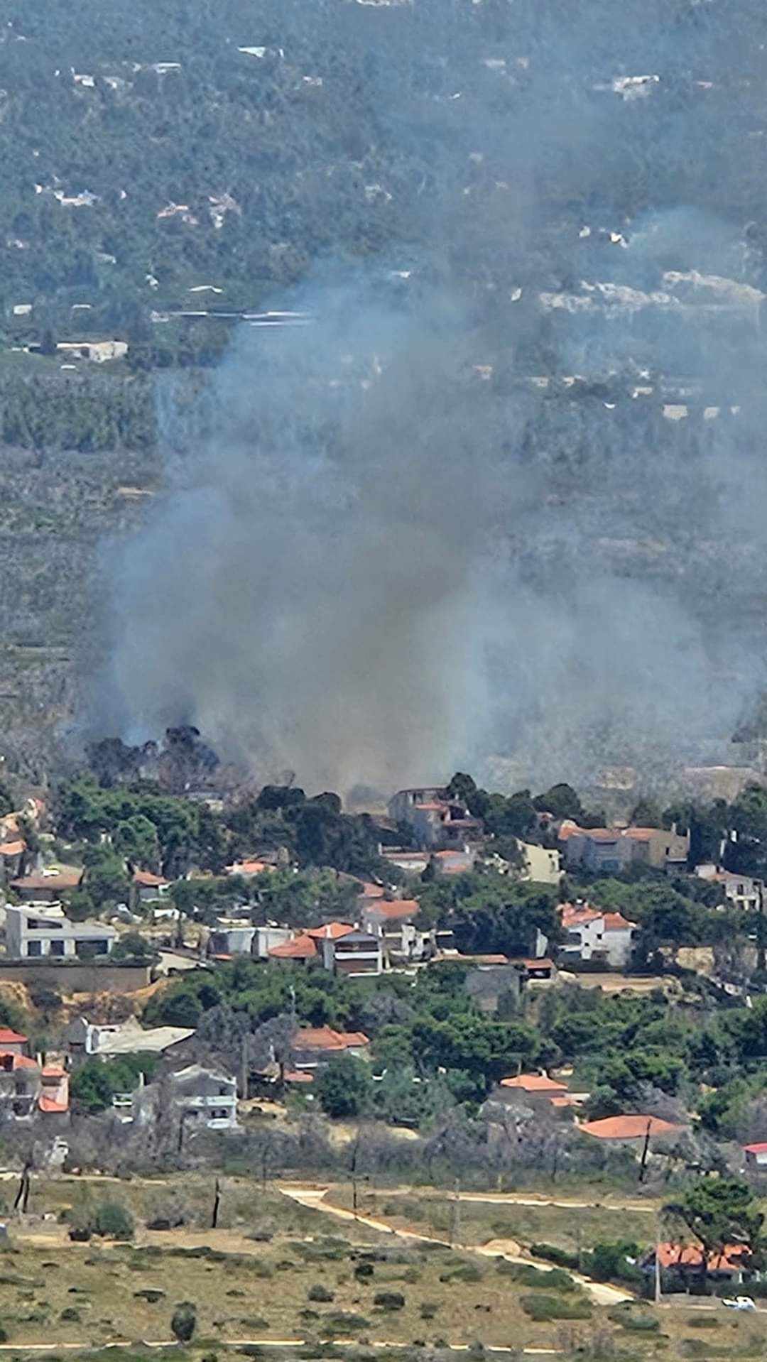 Πυρκαγιά σε δασική έκταση στη Βαρυμπόμπη