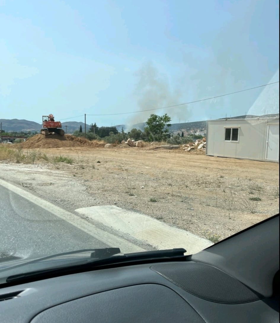 Άμεσα τέθηκε υπό μερικό έλεγχο πυρκαγιά σε χαμηλή βλάστηση στην Κερατέα