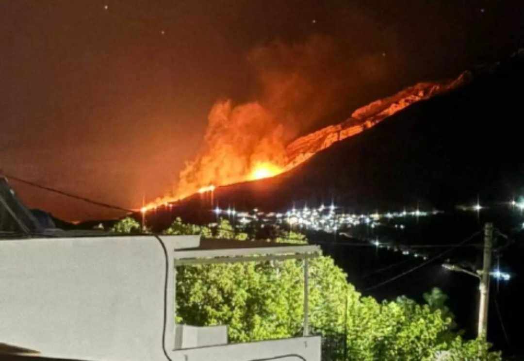 Πυρκαγιά σε χαμηλή βλάστηση στην περιοχή Ακούμια Ρεθύμνου Κρήτης