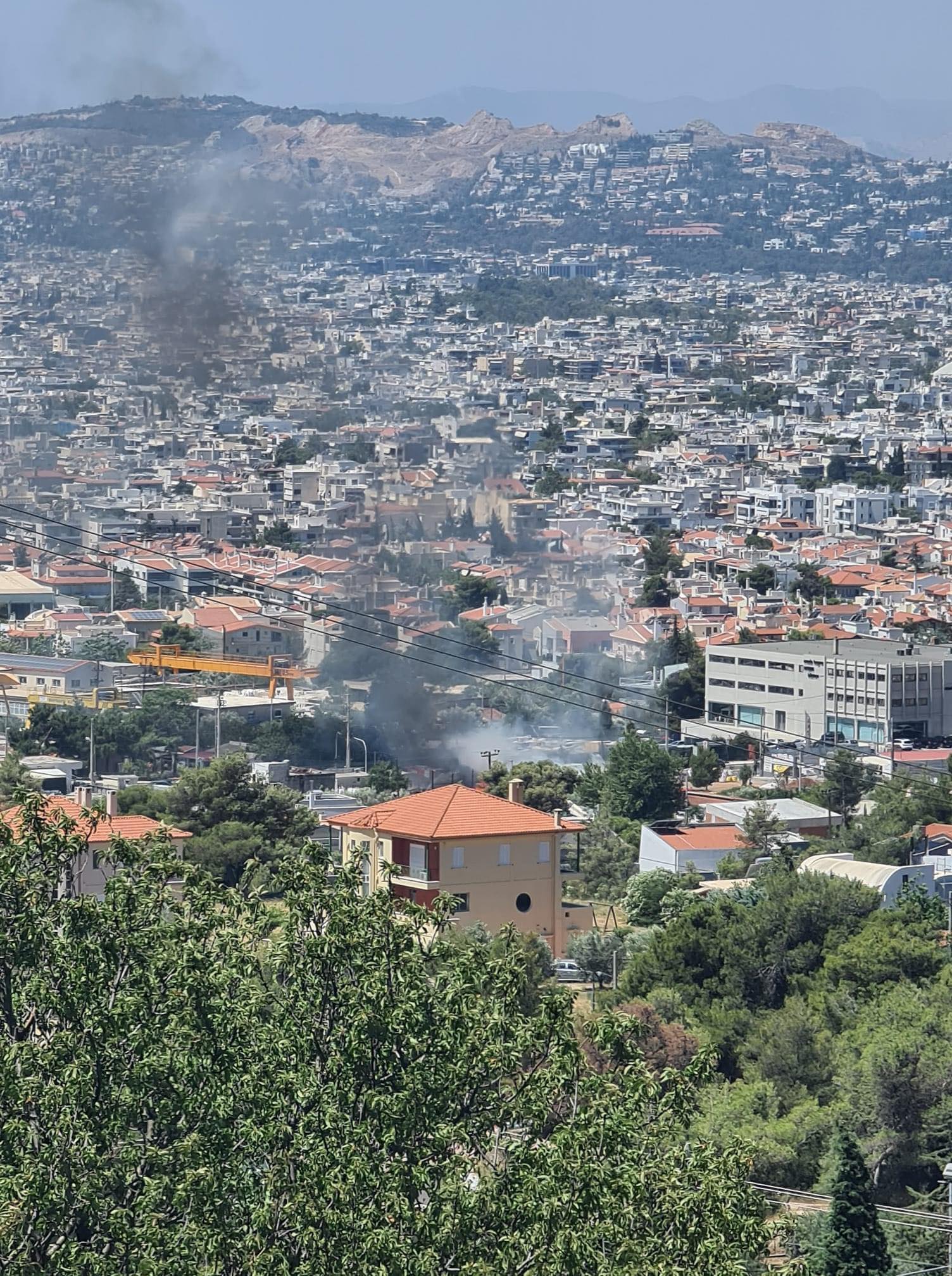 Πυρκαγιά σε αποθηκευτικό χώρο ξυλείας επί της οδού Αναπαύσεως στο Χαλάνδρι