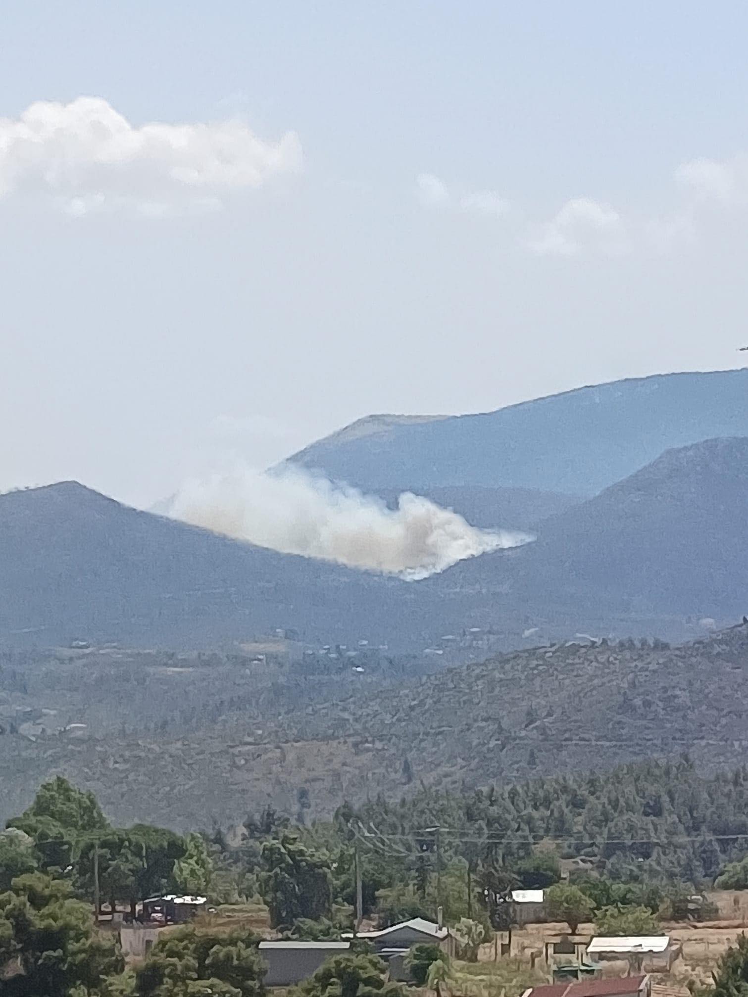 Πυρκαγιά σε δασική έκταση στην περιοχή Κατσιμίδι Πάρνηθας